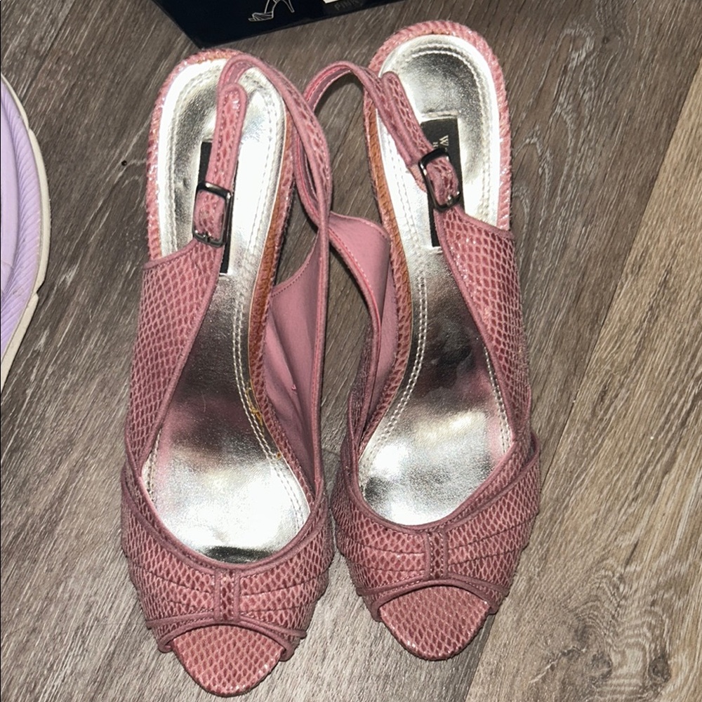 White House Black Market Pink heels size 8